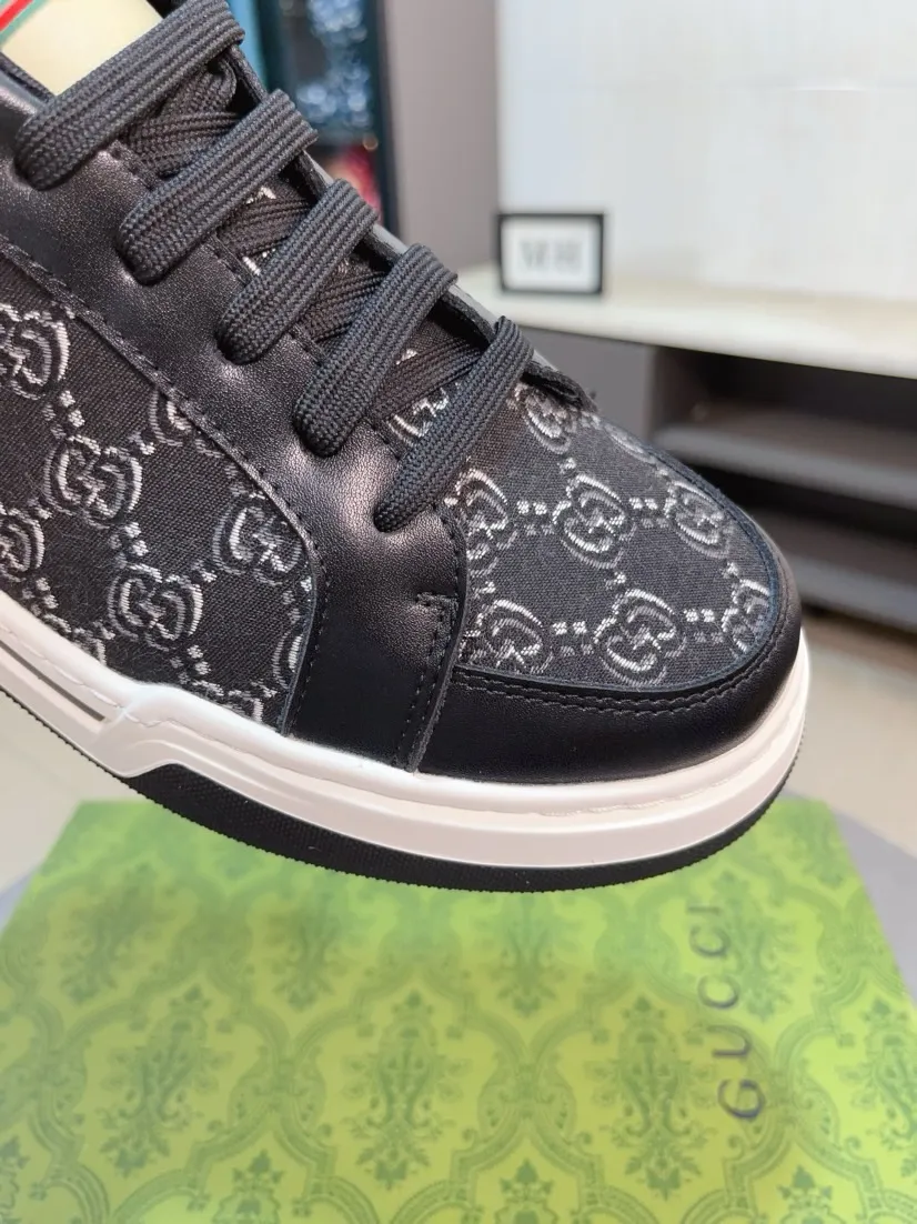 Men's shoes 💰420🌹🌹[GUCCI] Gucci's new lace-up casual men's shoes are on the market first, and the materials and workmanship are superior to all versions on the market. The highest quality shipped first-layer cowhide with imported original perforated materials➕genuine leather lining, privately molded soft outsole, high foot comfort, imported special materials highlight the brand's unique charm, high-end customization 38-44